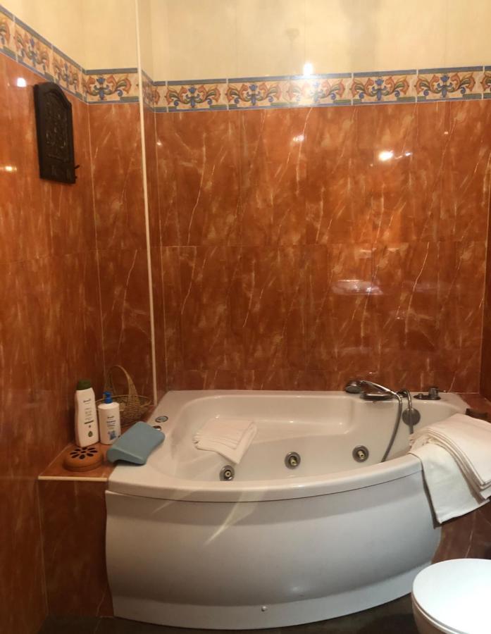 Apartamento En Pleno Centro De Marchena 3 Dormitorios 3 Banos Privados Eksteriør billede